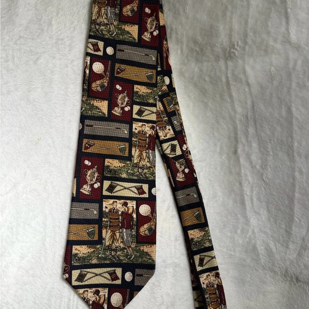 Roberta Bridal Golf-Themed Tie in Red and Brown